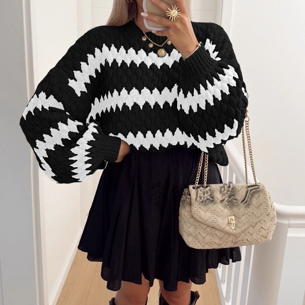Textured Black White Striped Round Neck Sweater sz Medium | Cozy Knit Top ( Reg
